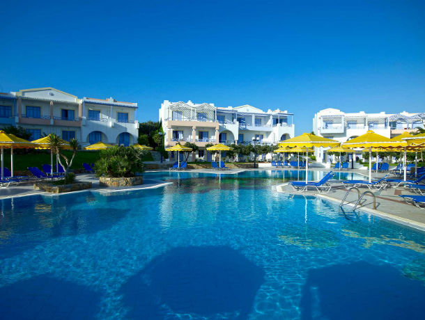 hotel-serita-beach-piscine2-4