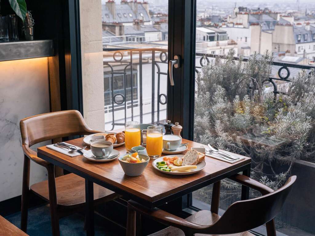 2124731_1024_768_FSImage_1_045-FRR-breakfast-room_125162268